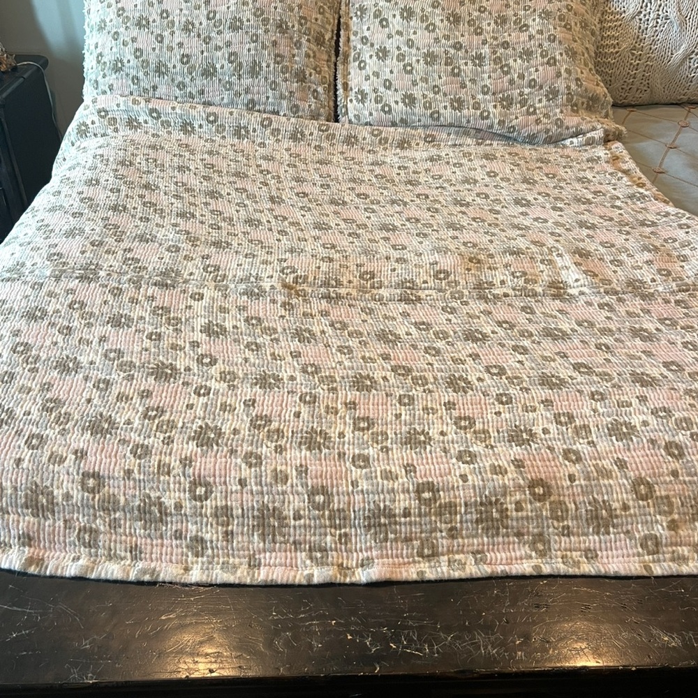 Floral Patterned Bedding Set